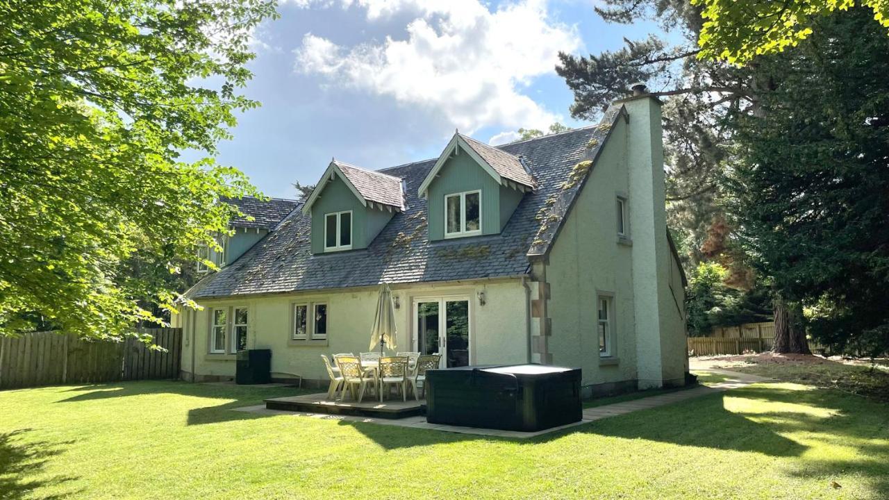 Estate Houses At Carberry Tower EDI Exterior photo
