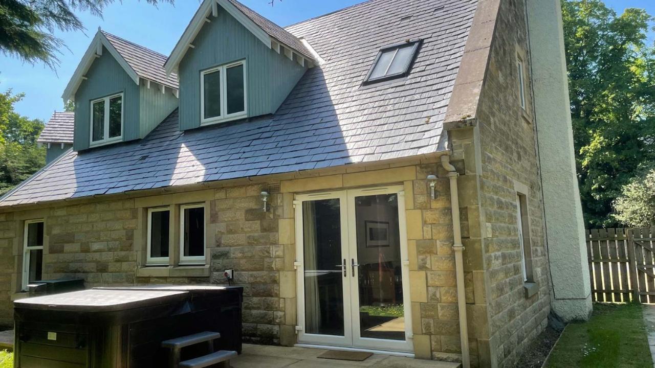 Estate Houses At Carberry Tower EDI Exterior photo